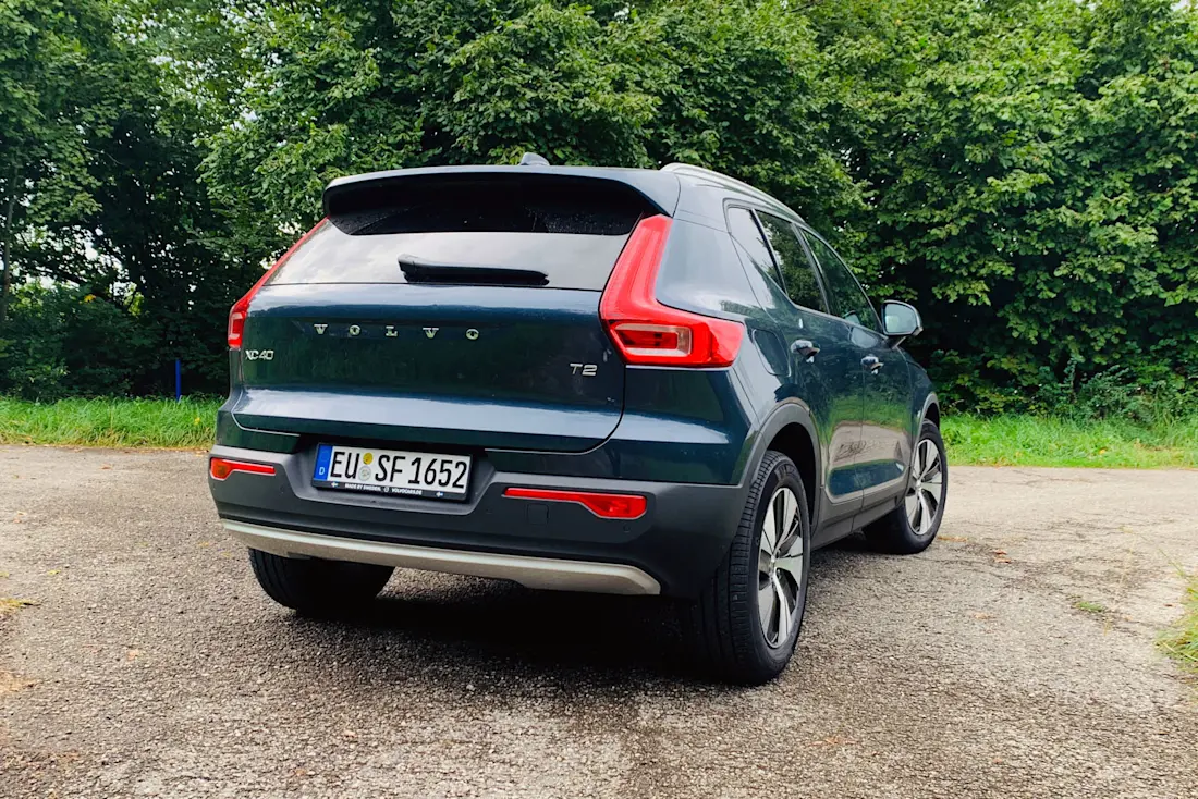 Volvo-XC40-T2-Rear