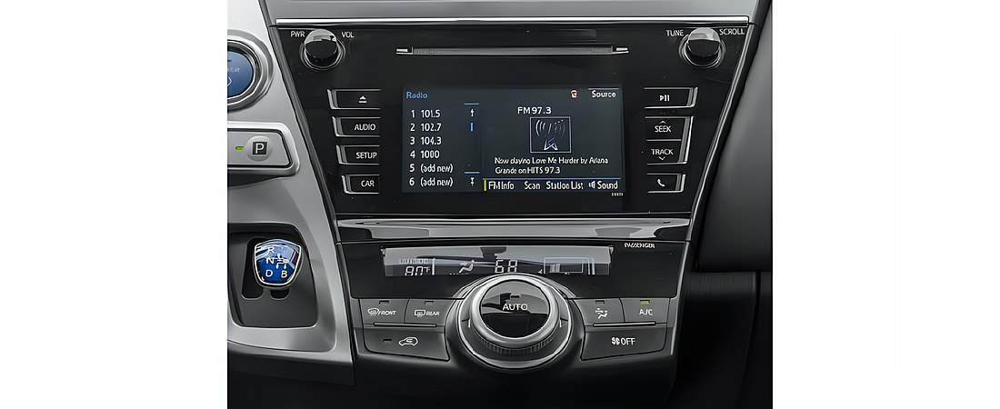 Toyota Prius v 2016 9