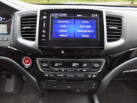 Editorial 2016 honda pilot touring awd sh 29