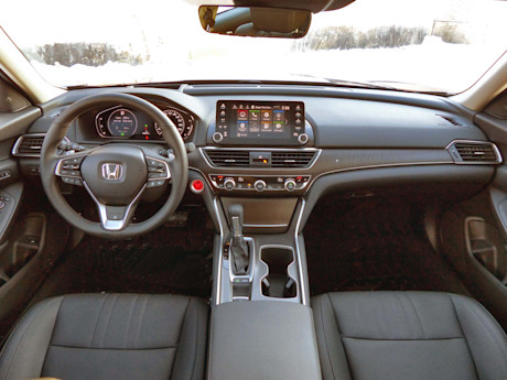 Editorial 2018 honda accord touring 18 bh