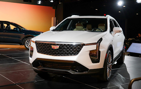 Editorial 2024 cadillac xt4 premium luxury p 230630 01 jm