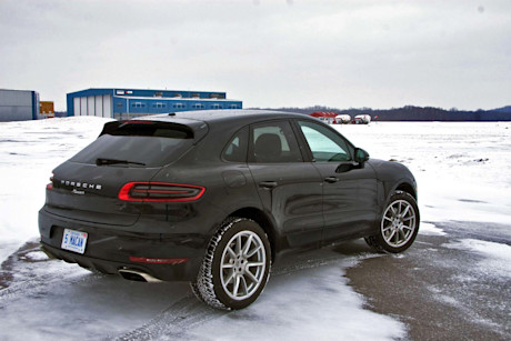 Editorial 2017 porsche macan 07 lw