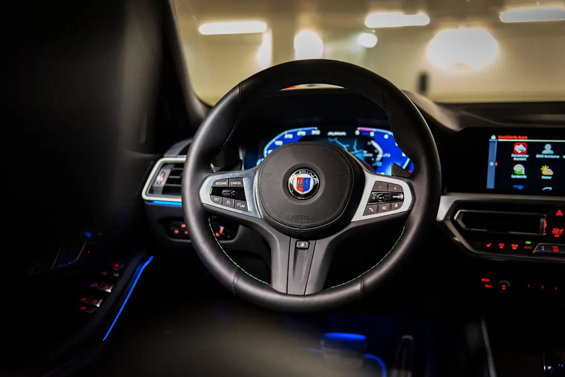 BMW-Alpina-D3-S-Biturbo-Garage-Steering-big BMW-Alpina-D3-S-Biturbo-Garage-Steering-big