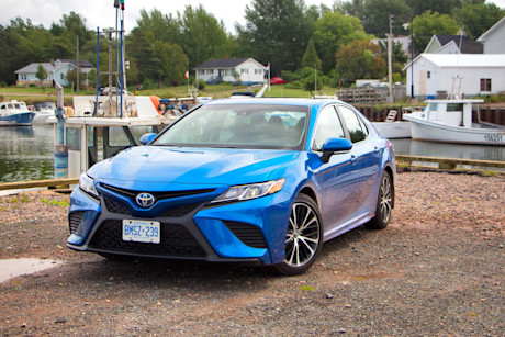 Editorial 2018 toyota camry se hybrid 02 ew