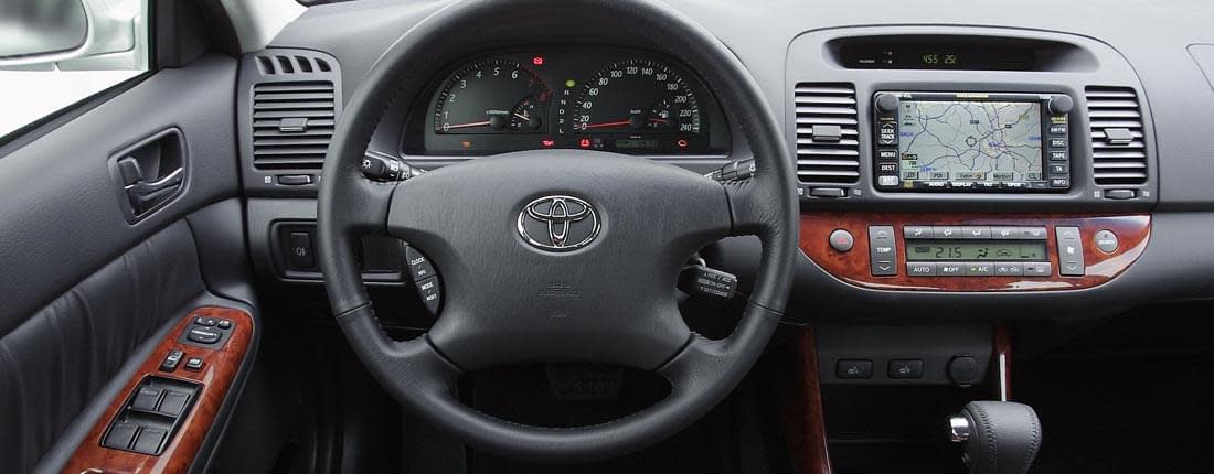 toyota-camry-l-04