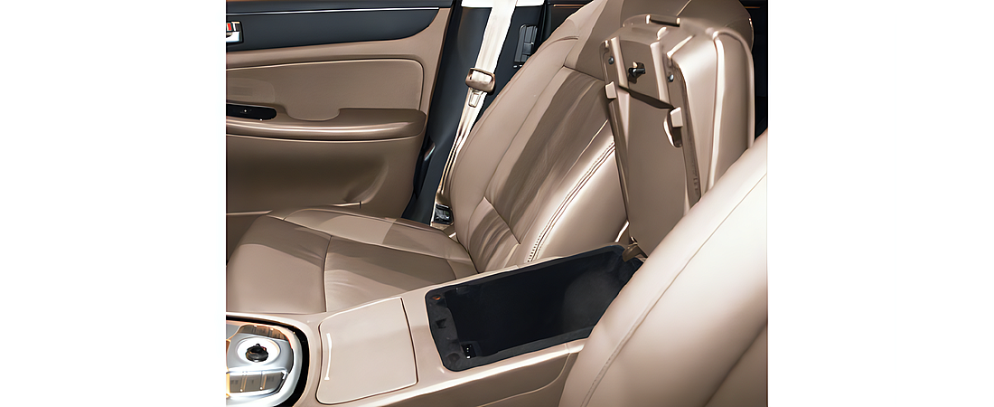 Hyundai Genesis Sedan 2011 16