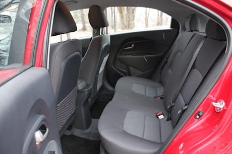 Editorial 2012 kia rio cc 005 3703