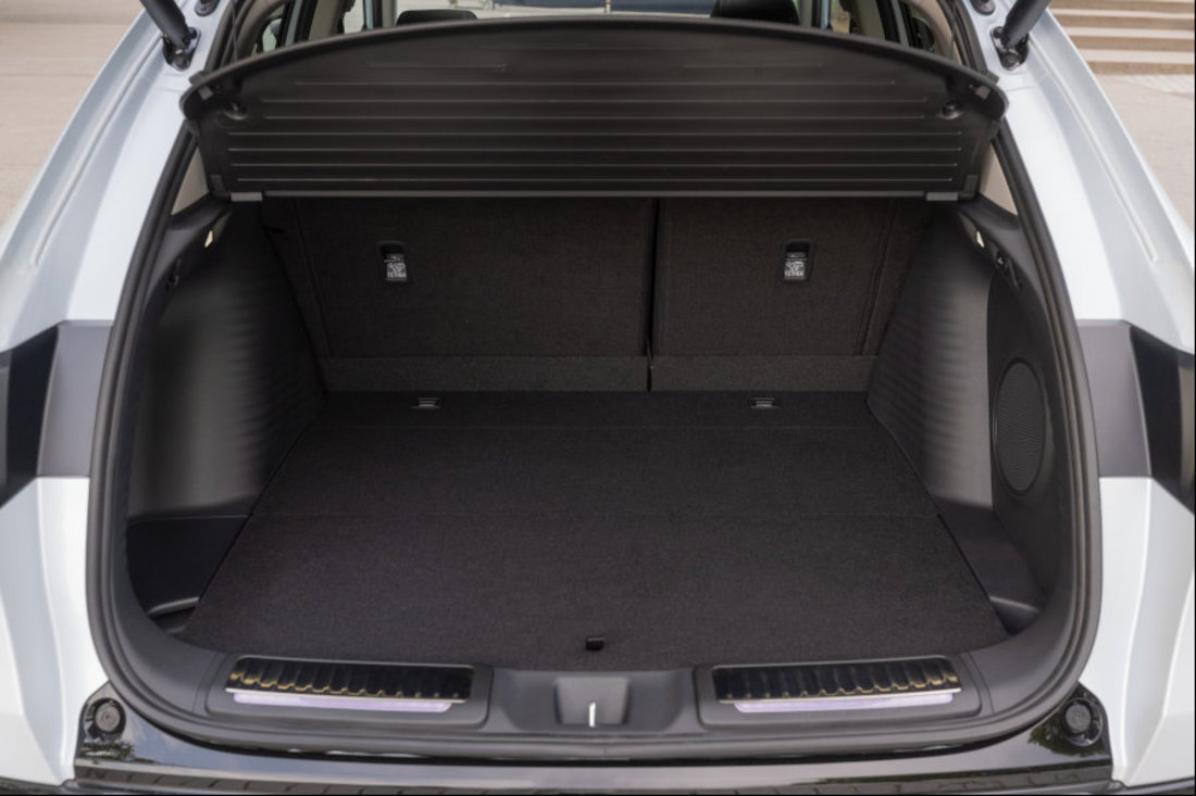 Honda ZR-V White-14.jpg