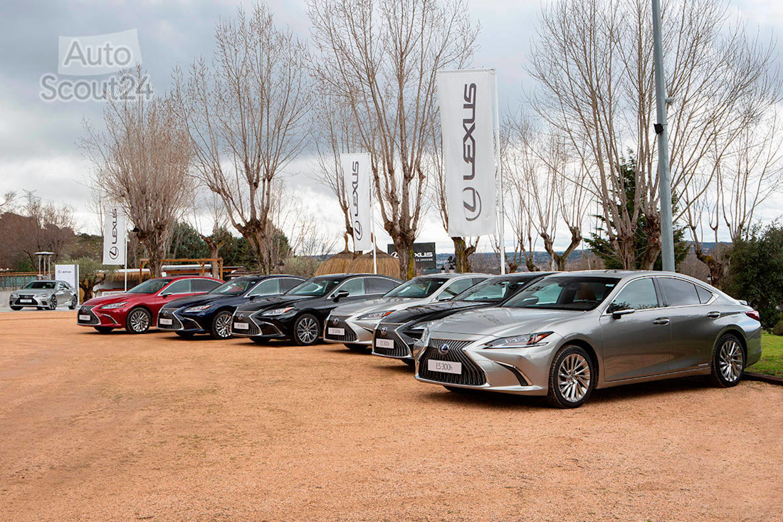 Lexus ES 300h 2021 retrovisores digitales A24 (5).jpg