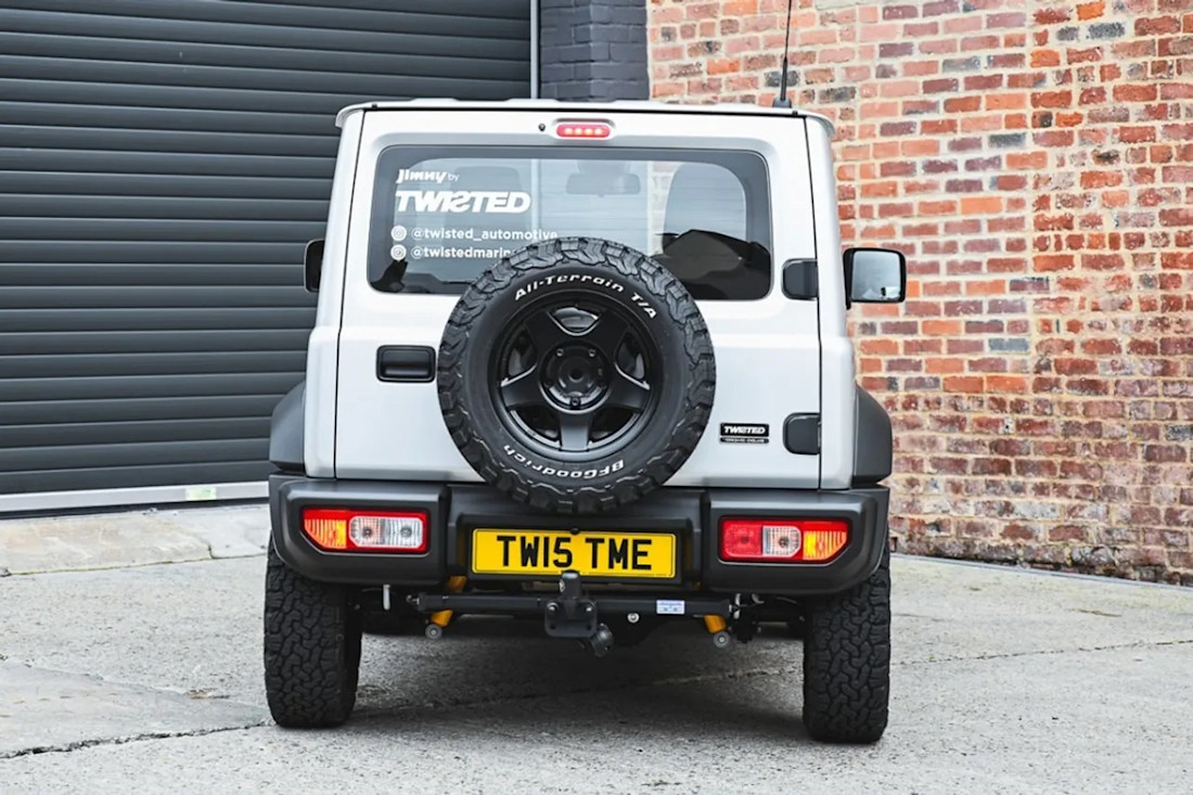 Suzuki-jimny-twisted-2023-autoscout24 (11).jpg