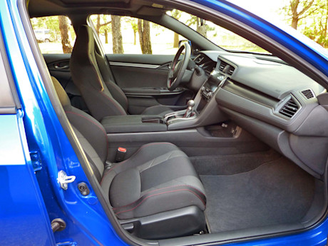 Editorial 2017 honda civic si sedan 06 jb