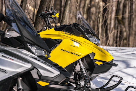 Editorial snowmobiling 101 03 dw