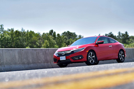 Editorial 2017 honda civic touring coupe 05 jp