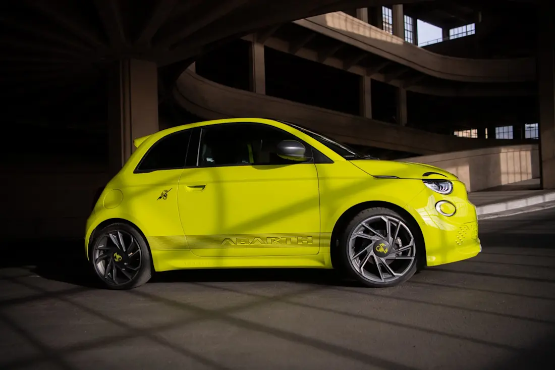 elektrische-abarth-500e-2022-3 elektrische-abarth-500e-2022-3