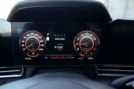 Hyundai Elantra 2024 : essai routier Body Image