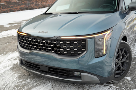 Kia Carnival Hybride SX+ 2025 : essai routier Body Image