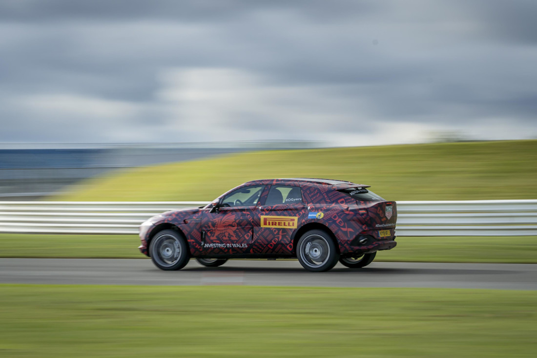 aston-martin-dbx- (2).jpg