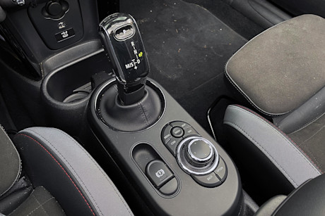 Editorial 2022 mini jcw convertible 19 ct