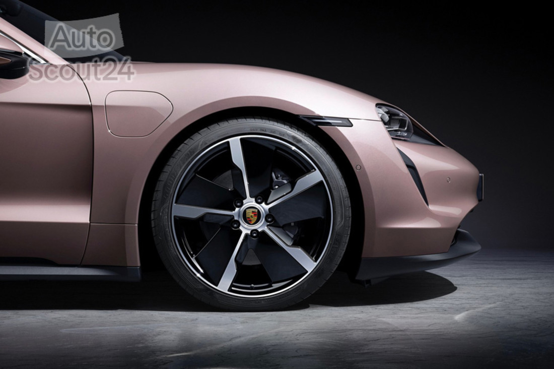2021-Porsche-Taycan-6.jpg