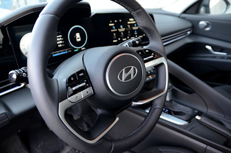 Hyundai Elantra 2024 : essai routier Image