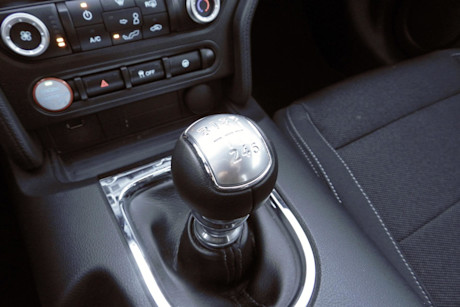 Editorial 2015 ford mustang v6 jb 25