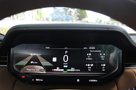 2026 Land Rover Range Rover SE PHEV Review Image