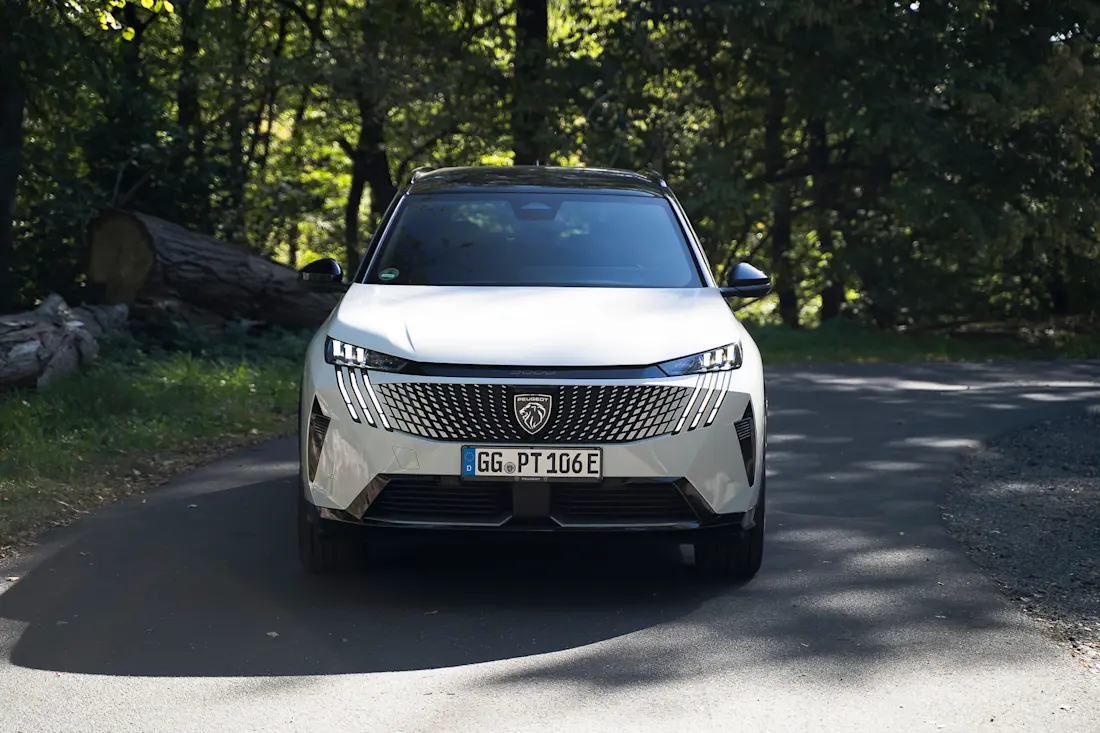 2026 Peugeot E-5008 Long Range-35