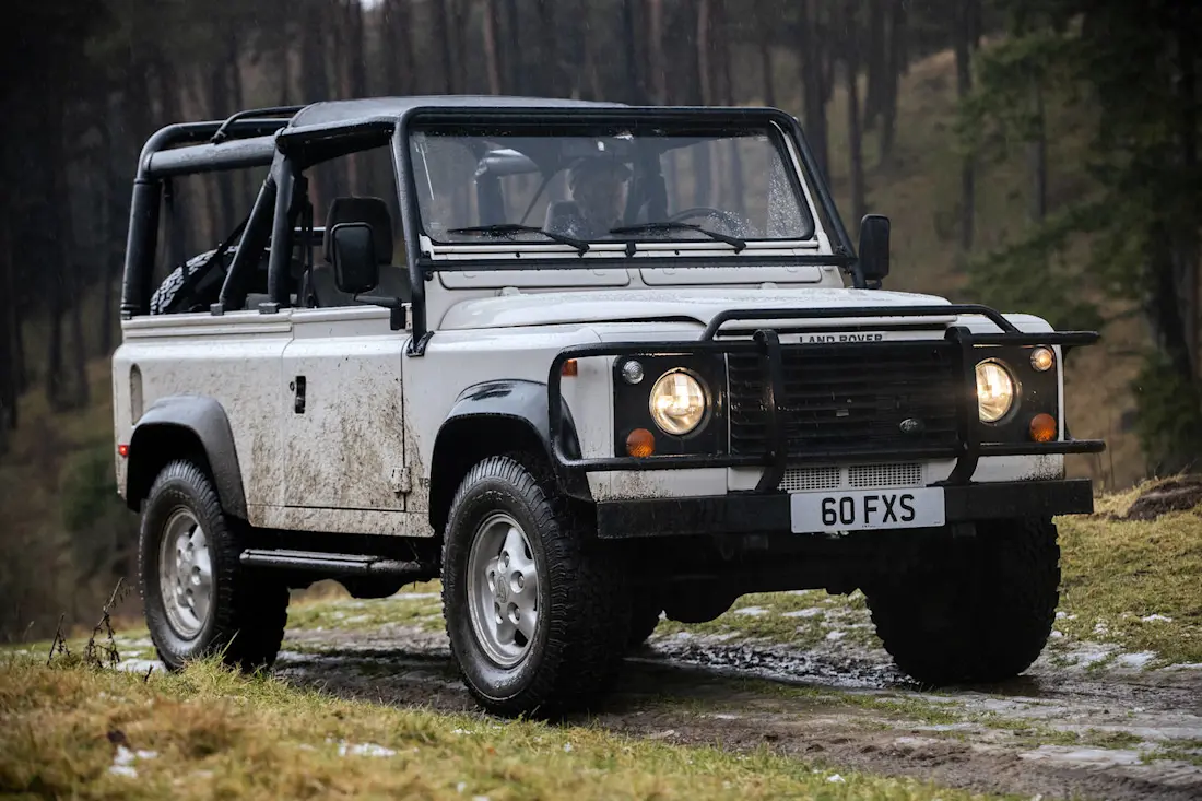 LR 1997 DEF 90 NAS V8 250221 03