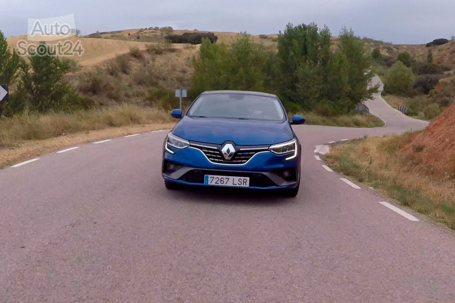 FT_1_renault_megane_hibrido_rodando3.jpg