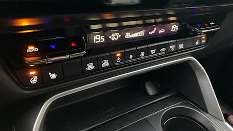 Match comparatif des VUS intermédiaires hybrides rechargeables, Édition 2024: Mazda CX-90 PHEV 2024 vs Mazda CX-70 PHEV 2025 Image