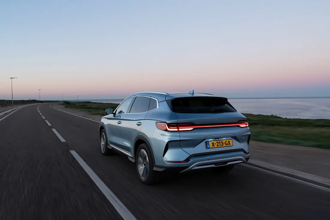 Neben der ansehnlichen Frontpartie wirkt auch das Heck optisch gelungen. Die Heckklappe der Ausstattungsvariante "Design" öffnet und schließt elektrisch.  Neben der ansehnlichen Frontpartie wirkt auch das Heck optisch gelungen. Die Heckklappe der Ausstattungsvariante "Design" öffnet und schließt elektrisch.