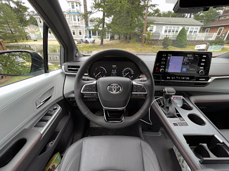 Editorial 2023 toyota sienna xse awd td 230908 27 msp