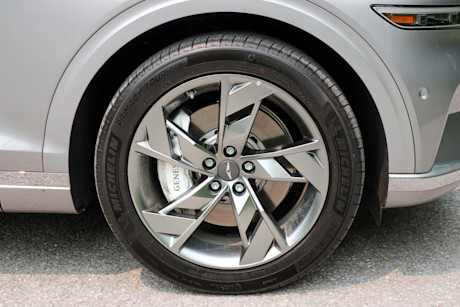 Editorial 2023 genesis electrified gv70 prestige td 230810 13 jm