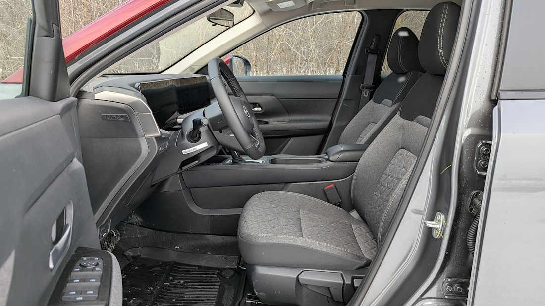 2026 Nissan Kicks - TD - DB - 260106 - 24.jpg
