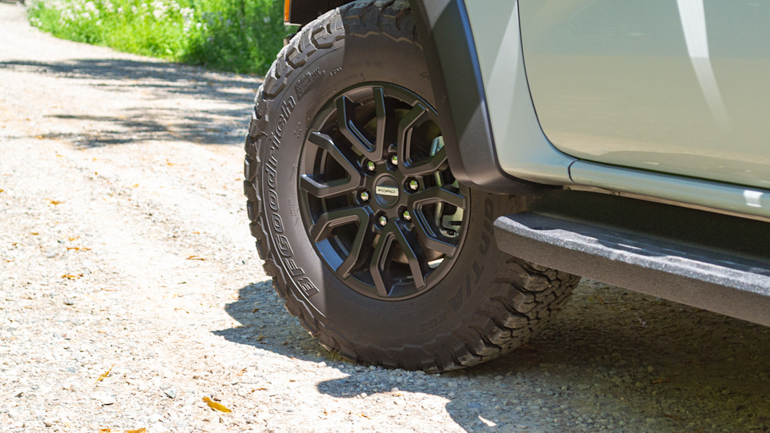 2026 Ford Ranger Raptor v Toyota Tacoma TRD Pro - Comp - KP - 261009 - 7.jpg