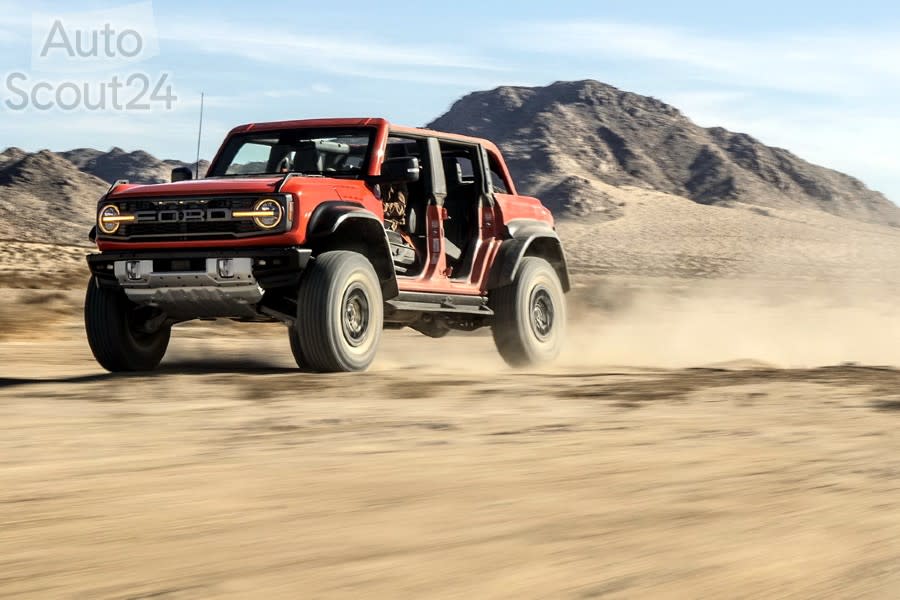 2022-Ford-Bronco-Raptor_03-Copy(1).jpg