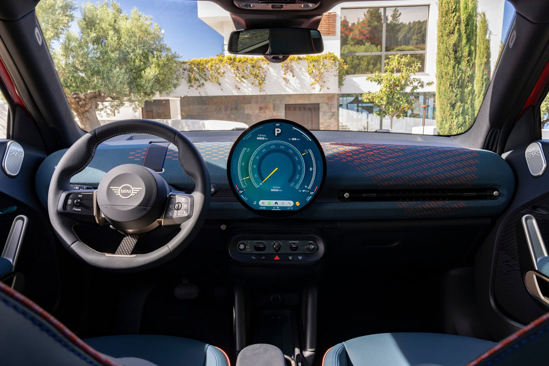 Mini-Aceman-SE-2025-interior (2).jpg