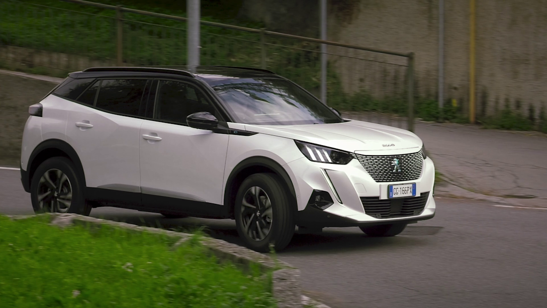 Peugeot e-2008, suv compatto elettrico per la città