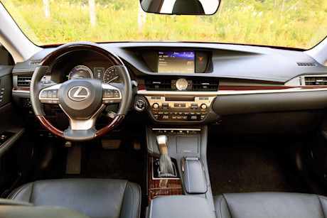 Editorial 2017 lexus es 300h 14 ew