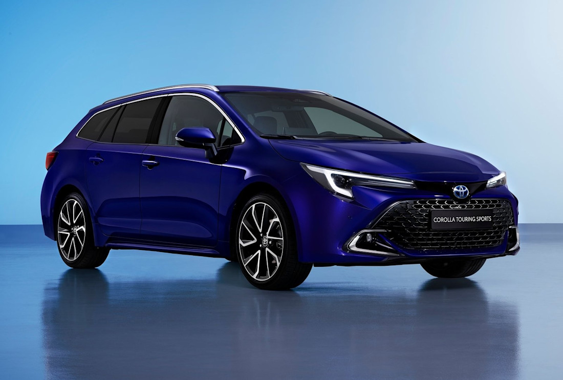 toyota-corolla-touring-sports-blue-front