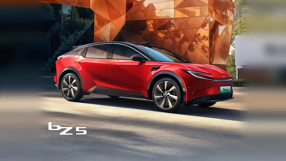 deze-goedkope-elektrische-toyota-kost-de-helft-van-een-tesla-model-y-2025-05