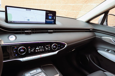 Editorial 2023 genesis electrified gv70 prestige td 230810 24 jm