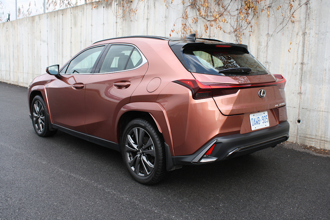Lexus UX 300h 2025 : essai routier Image