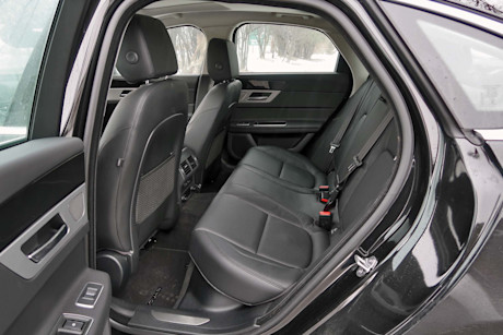 Editorial 2018 jaguar xf 25t awd prestige 16 jm