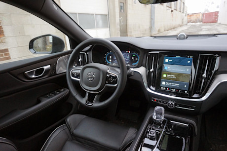 Editorial 2024 volvo v60 recharge t8 awd polestar engineered td 240227 23 jl