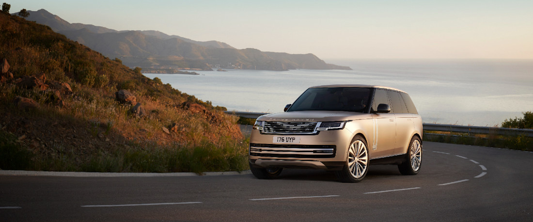 Le nouveau Range Rover entre officiellement en scène (2021)
