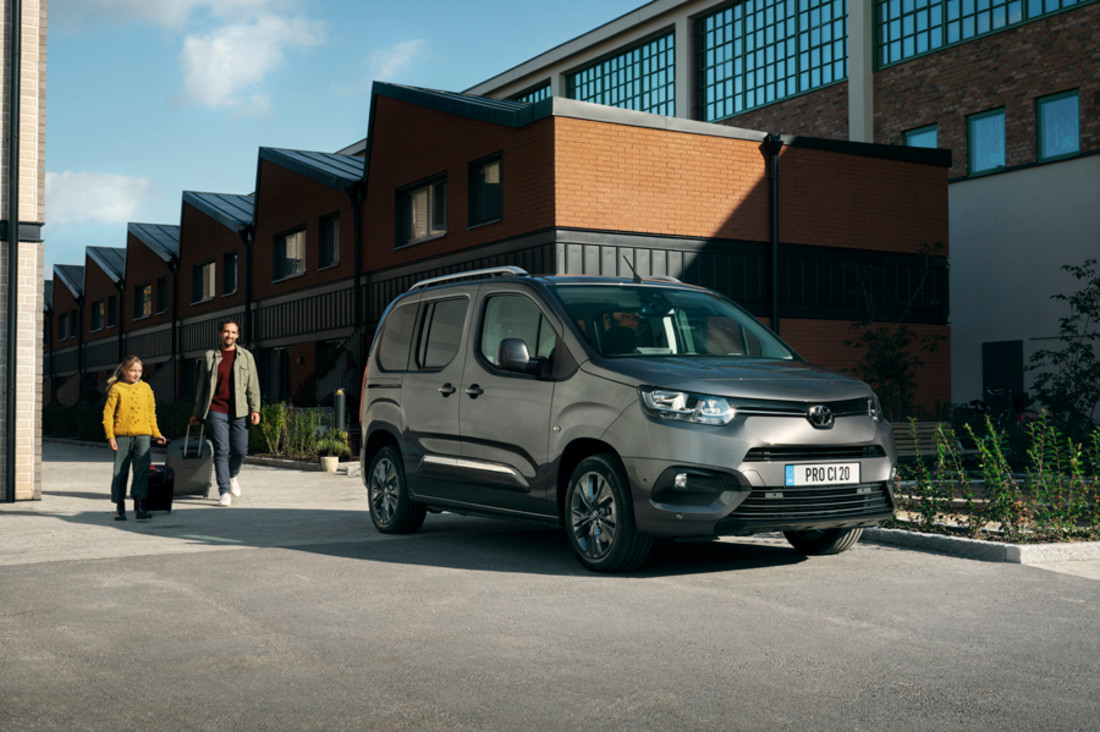 Toyota PROACE CITY VERSO (1).jpg