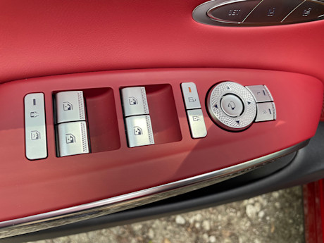Editorial 2026 genesis gv70 35t sport awd fd pb 250405 1