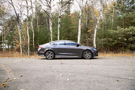 Editorial 2016 chrysler 200s awd jw 04