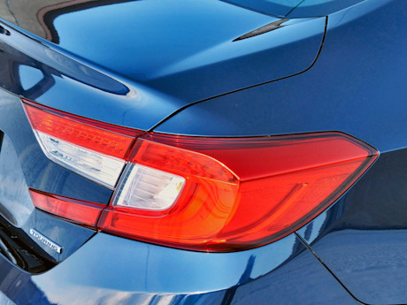 Editorial 2018 honda accord touring 12 bh